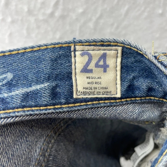 We The Free Shorts Women's 24 Blue Denim Regular Fit Mid rise Distressed Shortie - Picture 8 of 11